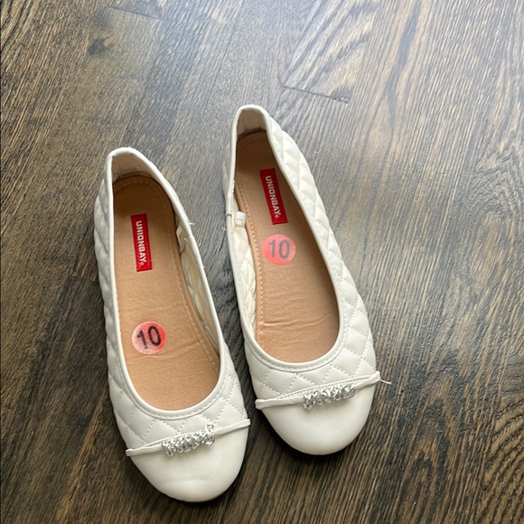 UNIONBAY Shoes - UNIONBAY Ivory Flats with Silver Detail